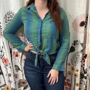 Women’s Get Primped collared button down tie-front striped long sleeve. Size S